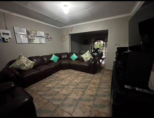 3 BEDROOM PROPERTY TO RENT IN STRUISBULT